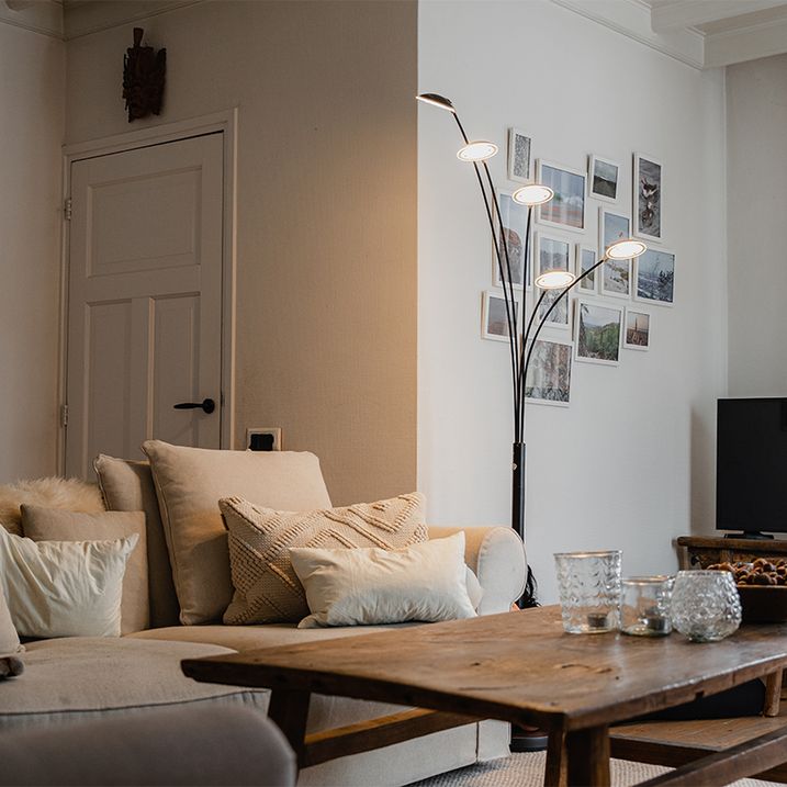 Sehr gut bewertete Design-Stehleuchte inkl. 5 dimmbarem LEDs bei lampen&leuchten