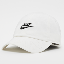Nike Club Cap Unstructured Futura Wash in der Farbe Weiss bei Snipes