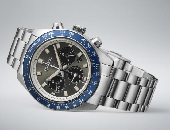 Diverse Seiko-Uhren mit einem Solar-Quarz-Uhrwerk bei CHRIST in Aktion, z.B. Seiko Prospex Speedtimer