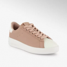 GUESS Damen Sneaker in altrosa für CHF 39.95 bei Ochsner Shoes (Grössen 37, 38 und 40)
