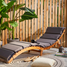 Ambia Garden Gartenliege aus massivem Akazienholz mit 120kg Belastbarkeit bei XXXLutz inkl. Versand