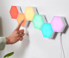 6 dimmbare LED-Panels mit 16 verschiedene Lichtfarben und Timerfunktion