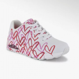 Sketchers mit Love Wall Herzmotiven