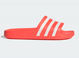 Adidas Back to School SALE mit 20/30% Rabatt z.B. Adidas Aqua Adilette rot (Gr. 37 – 48) für CHF 19.60 zzgl. Lieferung