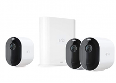 Arlo Pro3 WLAN Überwachungskamera & Alarmanlage, 2K UHD, 3er Set, Smart Home, kabellos, Innen/Außen, Farbnachtsicht, 160 Grad Blickwinkel, 2-Wege Audio, Spotlight, Bewegungsmelder