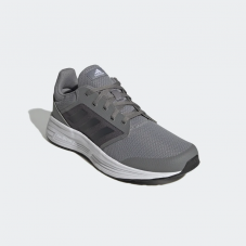 Diverse Schuhe bei Adidas für ca. 30 Franken für Männer & Frauen, Grössen 35 1/2 bis 46