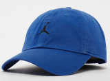Jordan Unstructured Club Cap US Wash in den Farben Blau und Grün bei Snipes in Aktion
