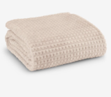 «Fleecedecke HAGTORN 140×200» beige oder grau / unter 9.- bei Selbstabholung