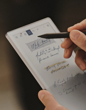 reMarkable Paper Pro Move Essential Pack | Portable E-Ink Tablet mit Farbe | Stylus mit Radierfunktion