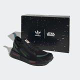 Adidas NMD_R1 Spectoo in 17 verschiedenen Farben ab ca. 68 Franken bei Adidas, z.B. schwarze Sneakers mit NASA-Logo oder Star Wars Editionen